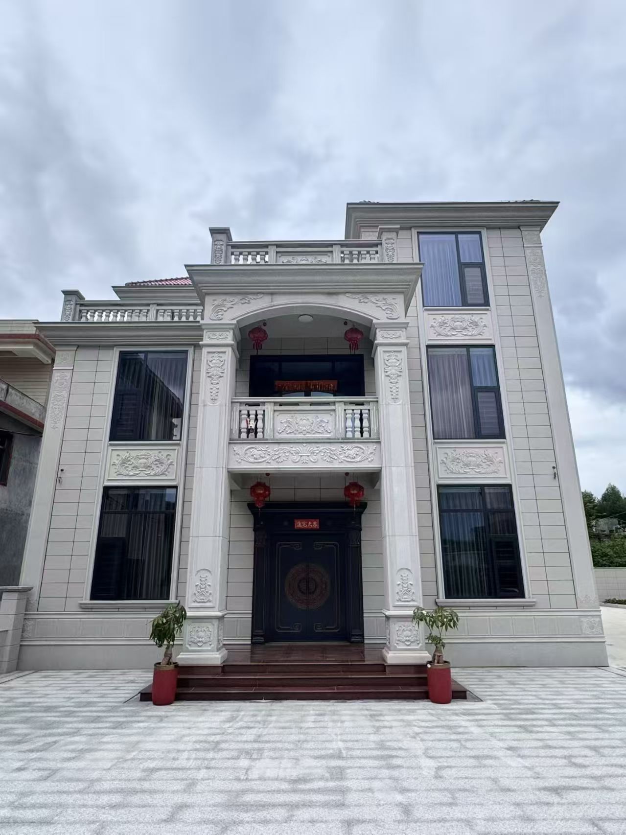 龙岩 芝麻白石材别墅干挂案例展示