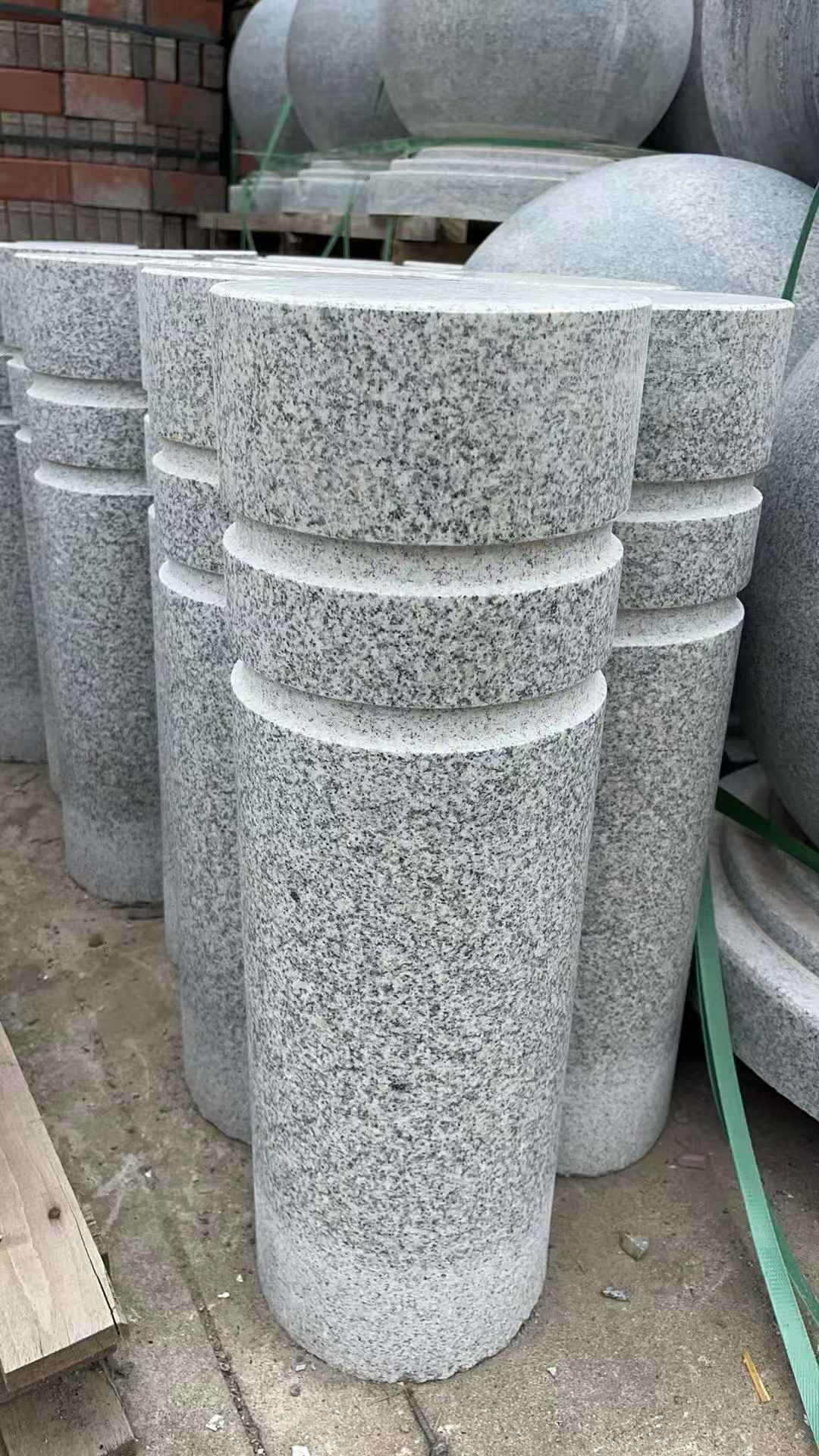 龙岩 芝麻白花岗岩挡车柱、隔离柱多少钱