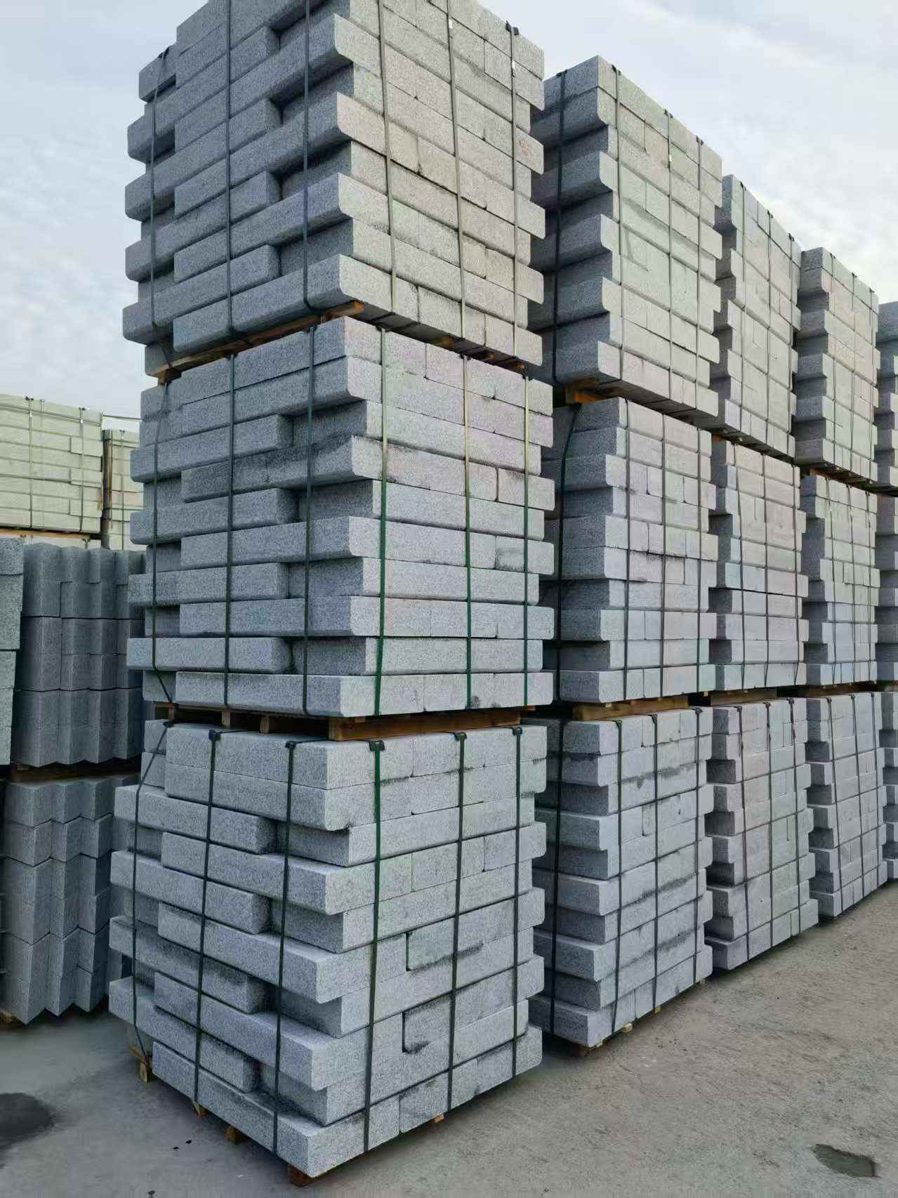 龙岩 路沿石（路侧石），颜色一致，尺寸标准