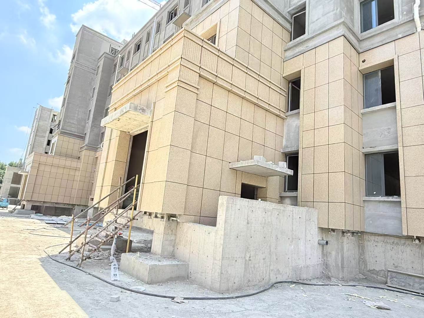 龙岩 黄金麻干挂，工地实拍