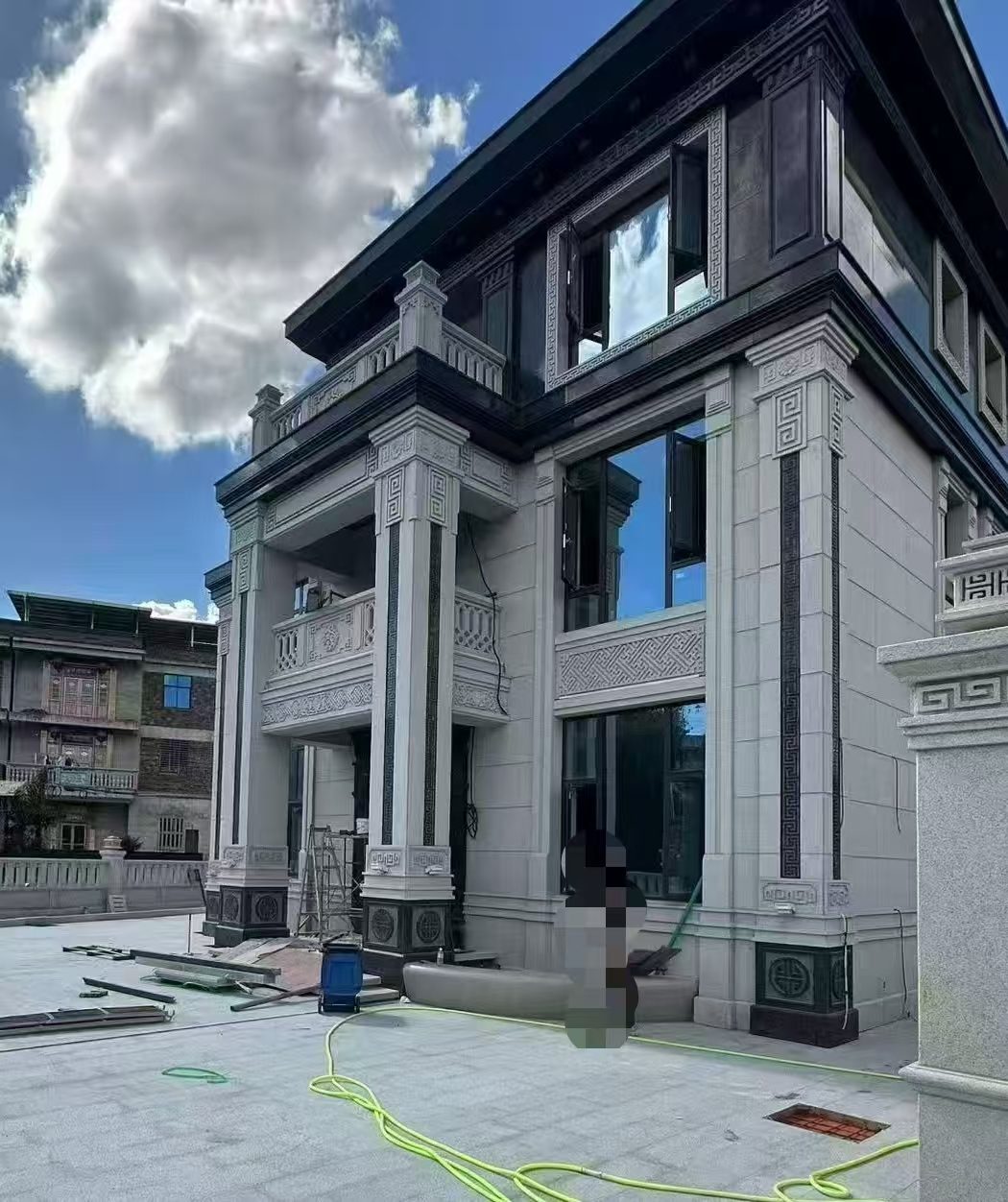 龙岩 别墅干挂，芝麻白与芝麻黑完美配合