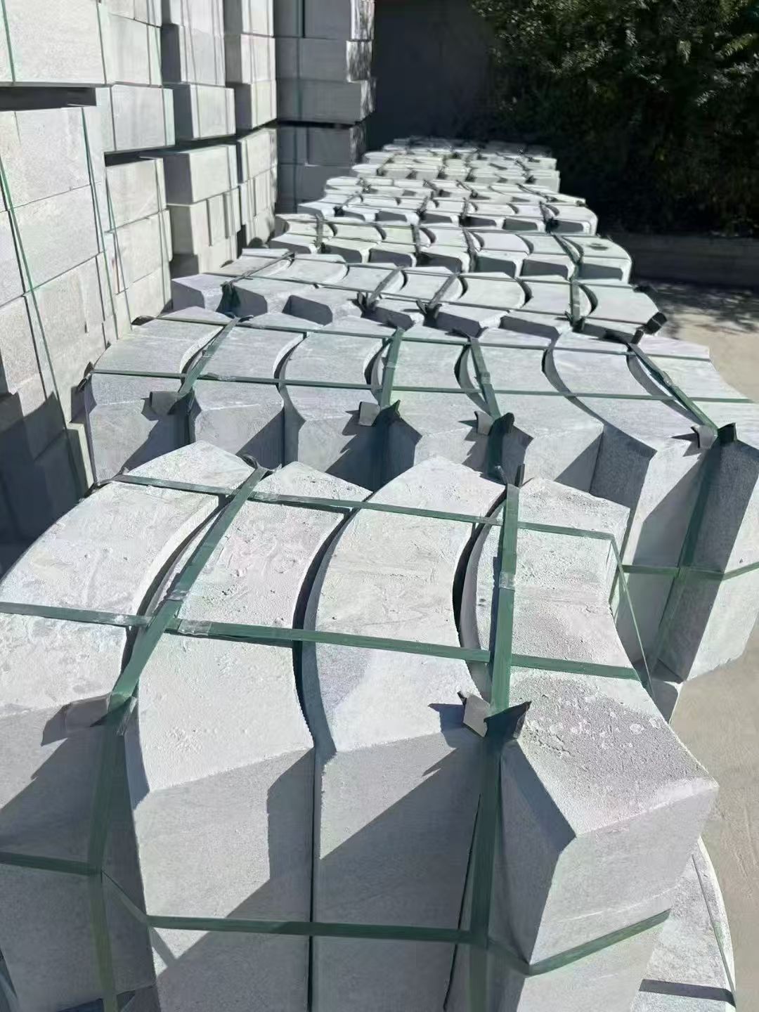 龙岩 芝麻灰弧形路沿石