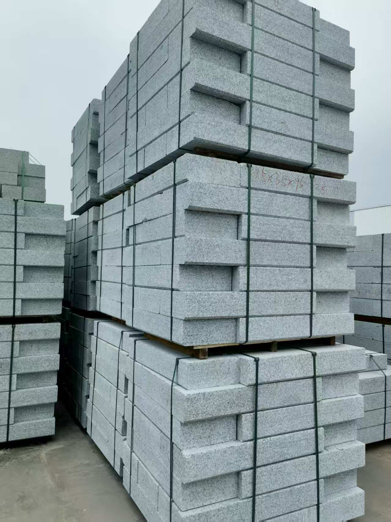 龙岩 路沿石，板板正正的路沿石