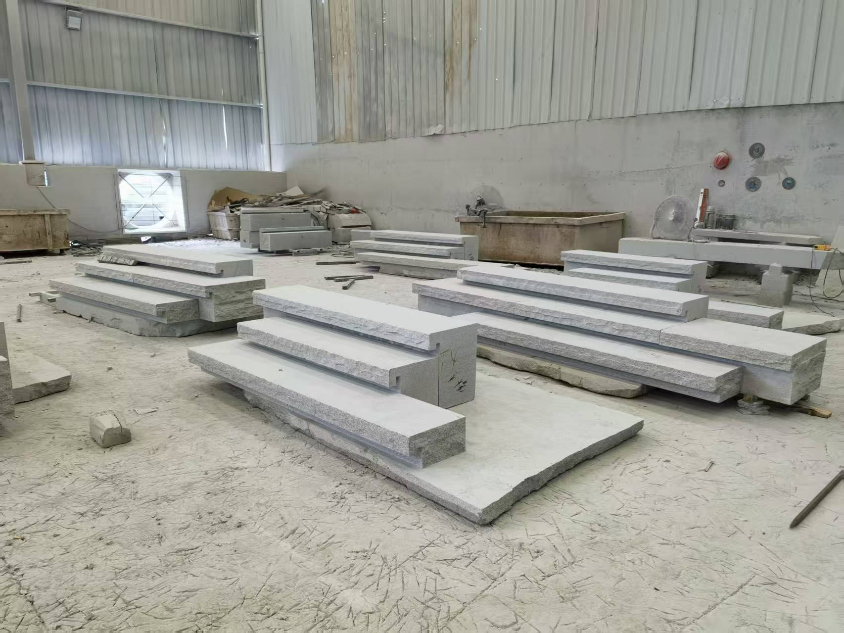 龙岩 整石台阶（大面火烧+侧面自然面），出货前厂内拼装