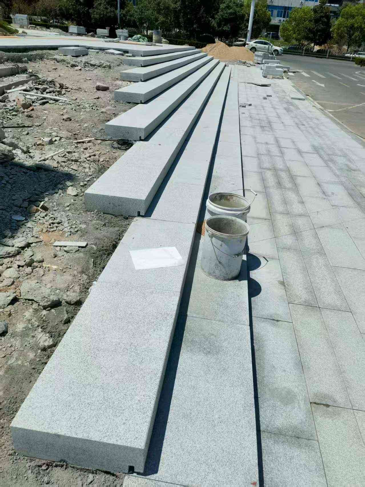 龙岩 芝麻白整石台阶，施工现场