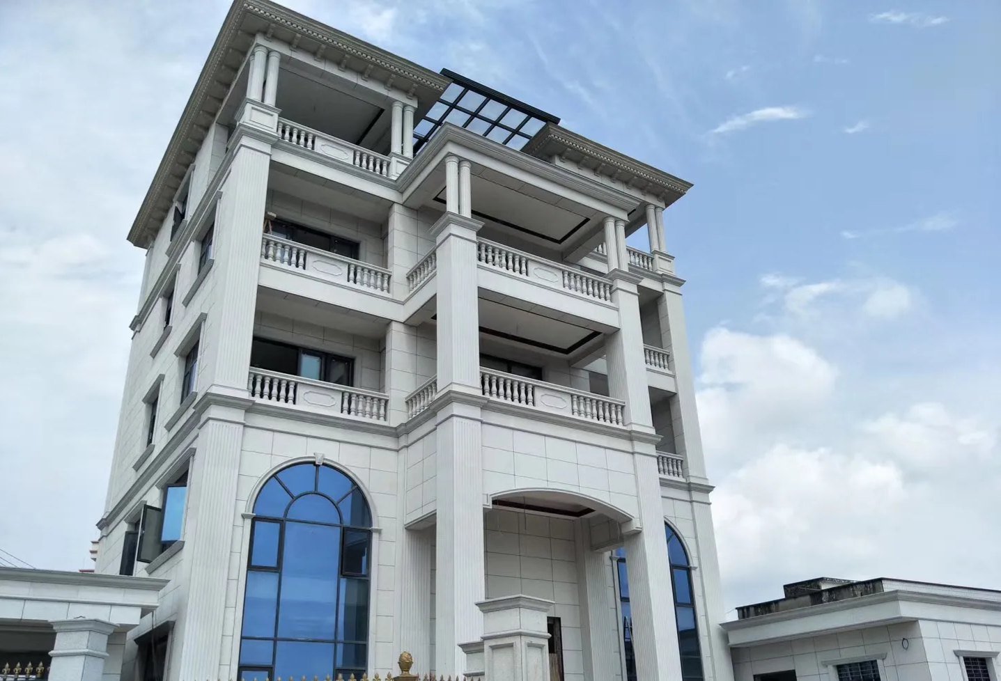 龙岩芝麻白别墅干挂效果展示