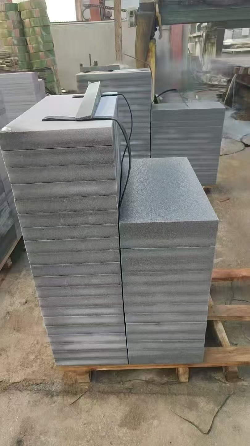 龙岩 芝麻灰火烧面300*600*50地铺石材